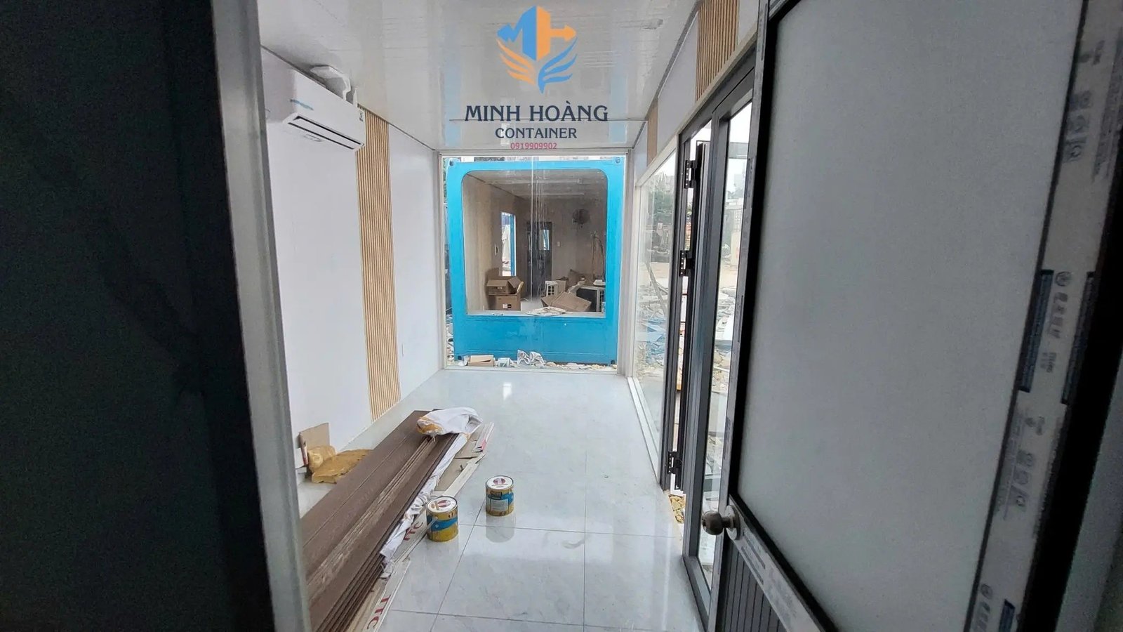 Container Văn Phòng 20 Feet Trắng Khung Kính Có Toilet: Hiện Đại & Tiện Nghi